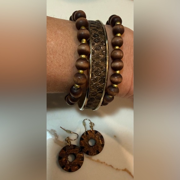 Carved Wood Earrings & bracelets bundle - Picture 5 of 5